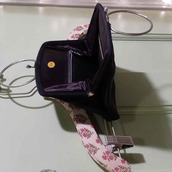 Women's Ande vintage bracelet wristlet evening funeral bag black 10" × 8" - Picture 5 of 9